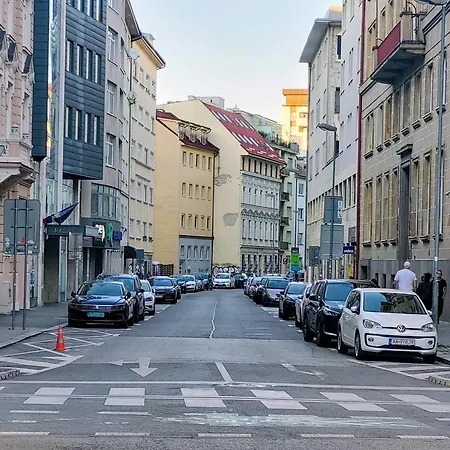 アパート Spacious 118m 4br Apartment, Center, Grosslingova *