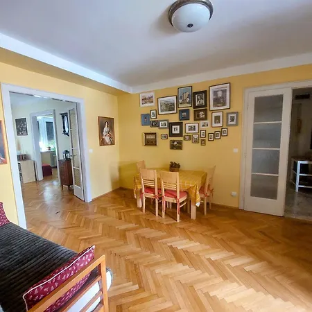 Διαμέρισμα Spacious 118m 4br Apartment, Center, Grosslingova *