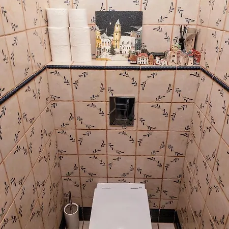 Spacious 118m 4br Apartment, Center, Grosslingova Daire *