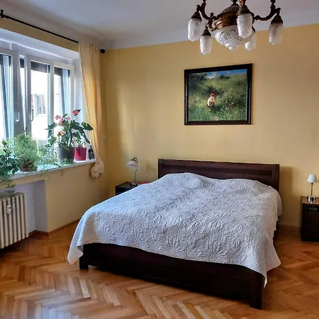 Spacious 118m 4br Apartment, Center, Grosslingova ブラチスラヴァ