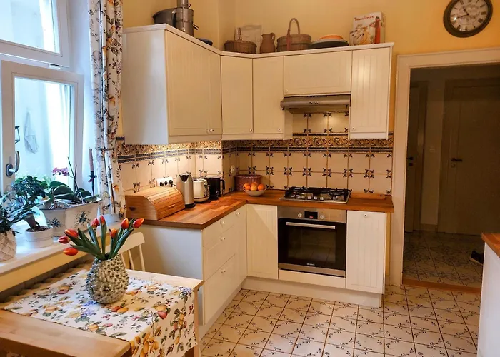 Spacious 118m 4br Apartment, Center, Grosslingova アパート ブラチスラヴァ