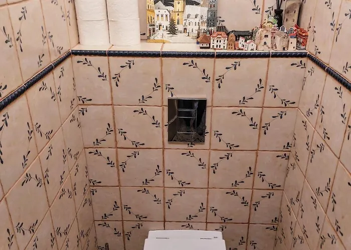 Spacious 118m 4br Apartment, Center, Grosslingova アパート *