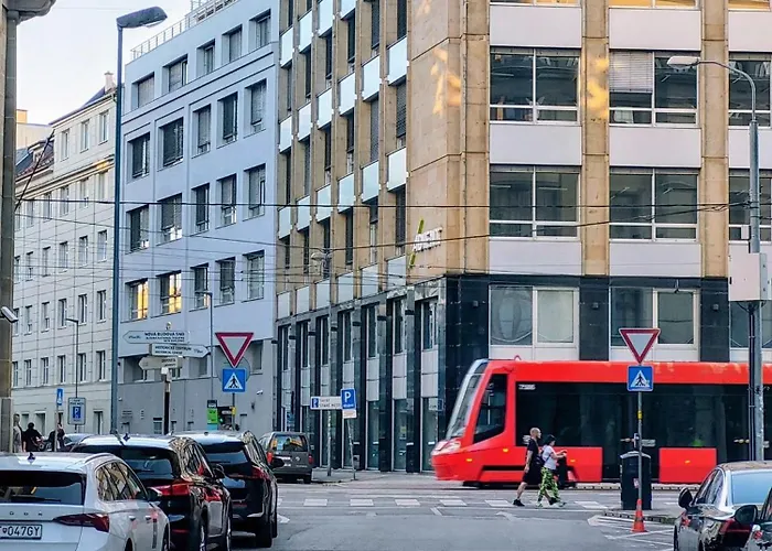 Spacious 118m 4br Apartment, Center, Grosslingova *